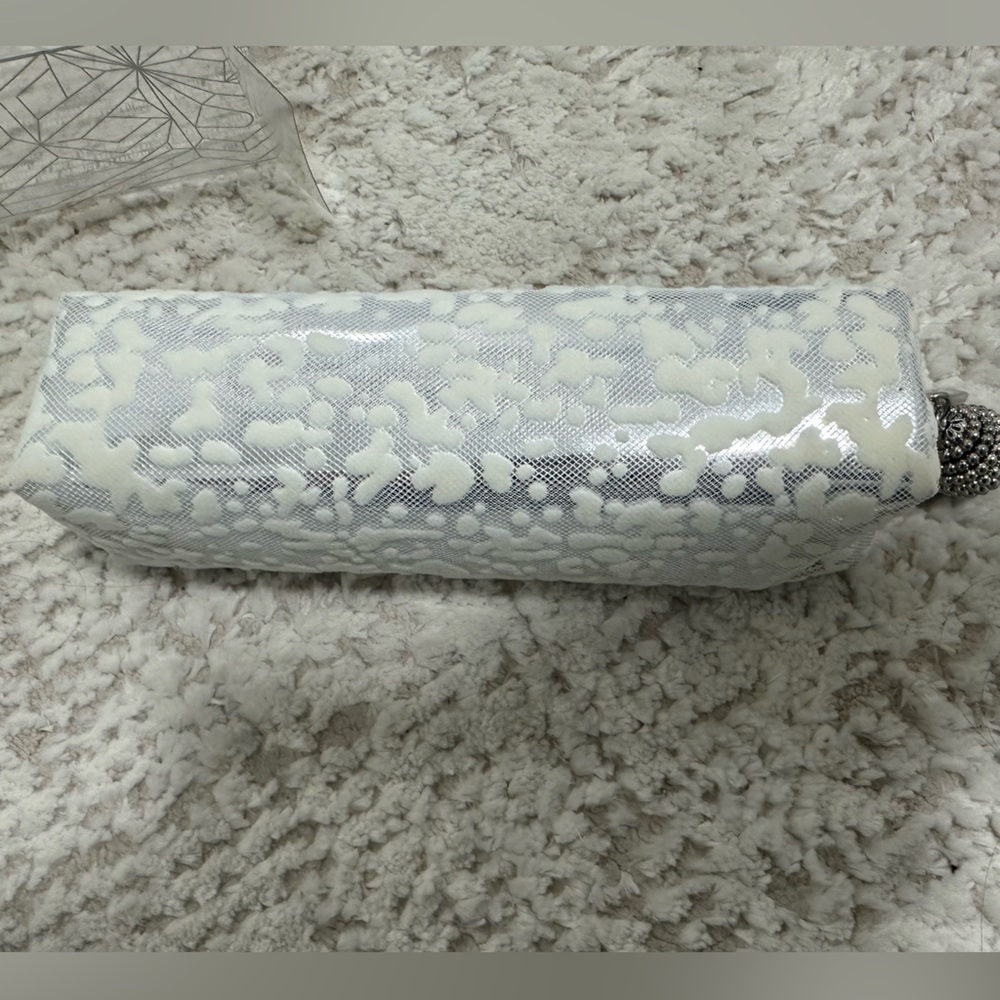 MAC Silver pouch - Picture 3 of 5